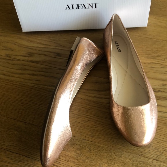 NWB Alfani Round Toe Ballet Flats,Rose Gold,Sz10M - Picture 3 of 5